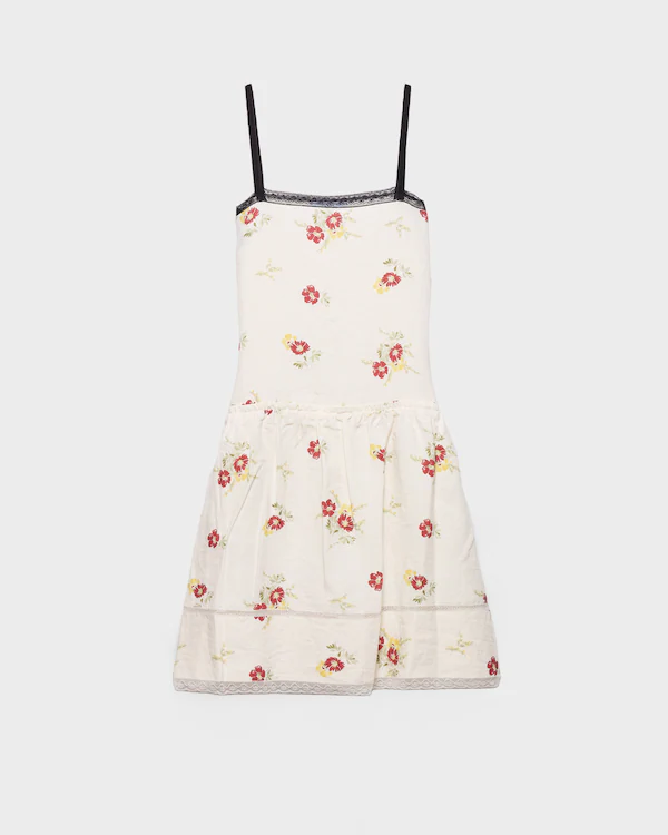 Robe courte en lin brodée à motif floral