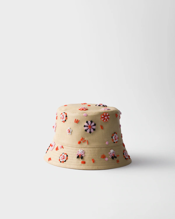 Chapeau melon en toile brodée