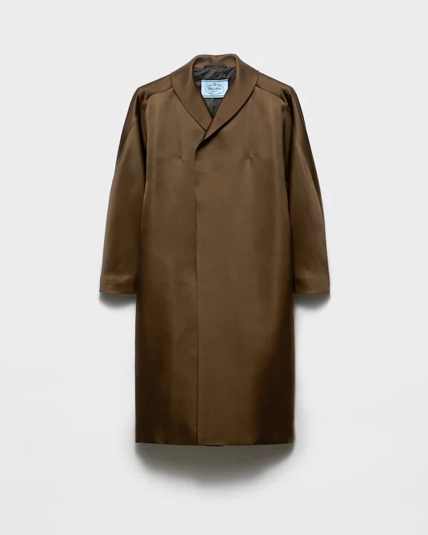 Manteau en satin double à boutonnage simple