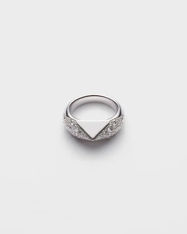 Anneau Éternel en or blanc serti de diamants