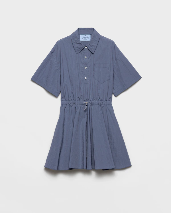 Robe technique en pongé à manches courtes