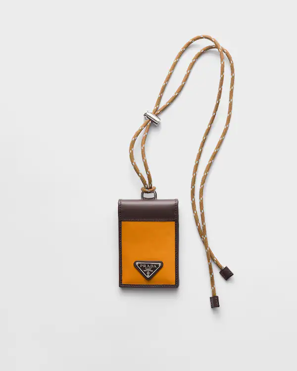 Porte-cartes Prada Speedrock en Re-Nylon et cuir avec bandoulière