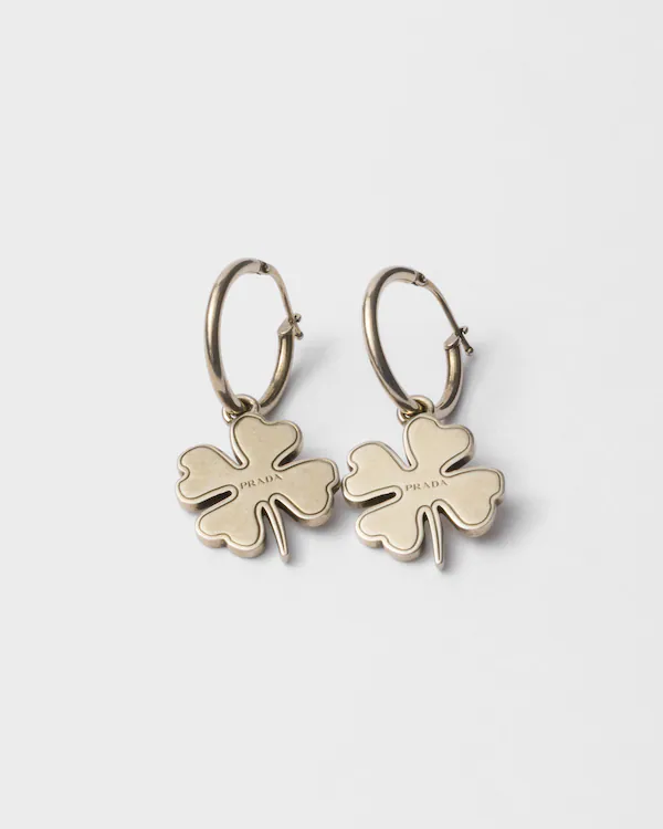 Boucles d'oreilles en métal avec breloque