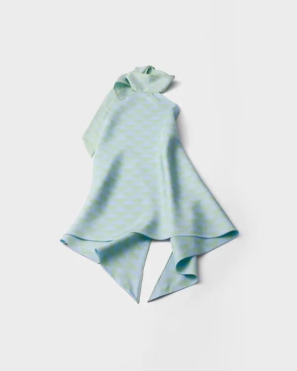 Halter en soie à motif imprimé