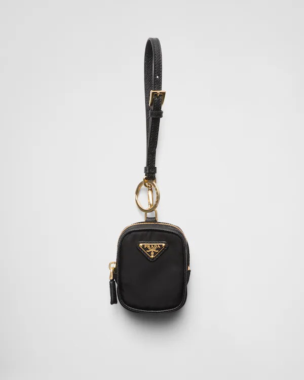 Mini-pochette Prada Re-Edition 1978 en Re-Nylon avec porte-clés