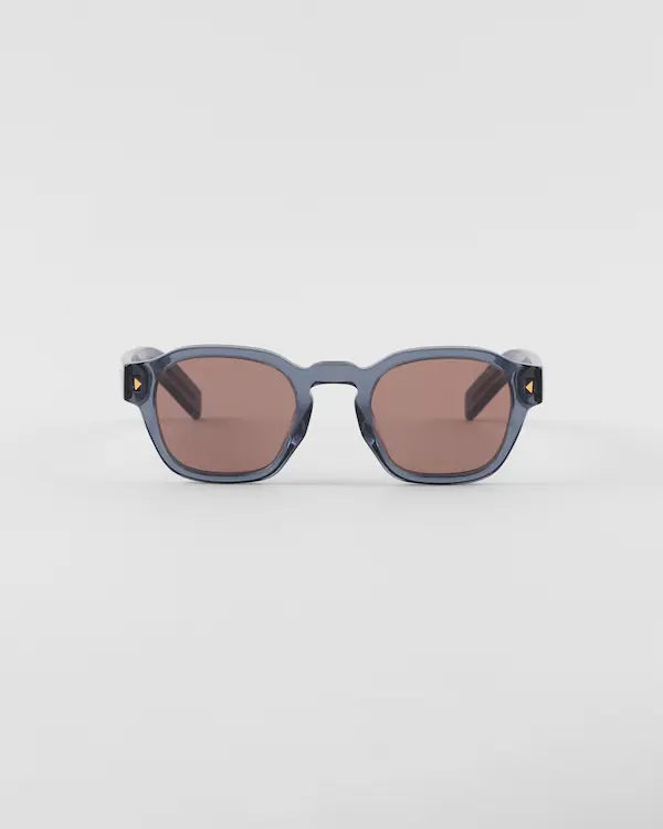 Sunglasses avec plaque métallique emblématique