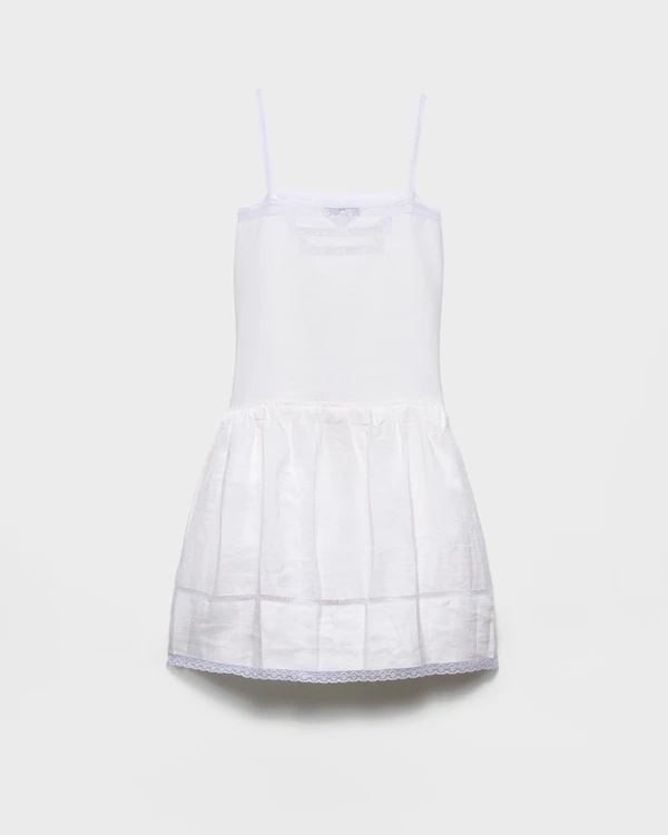 Robe en lin brodée