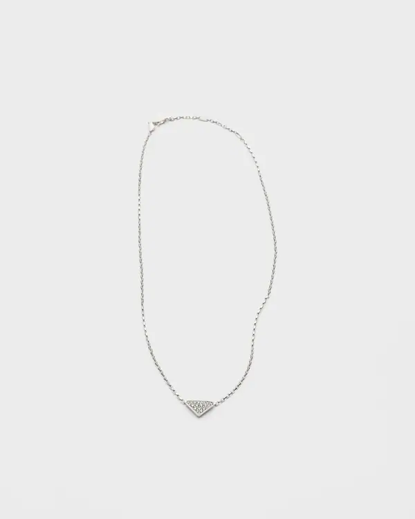 Collier pendentif micro triangle en or blanc et diamants