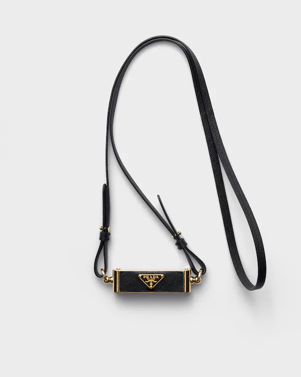 Coque de téléphone en métal et cuir Saffiano