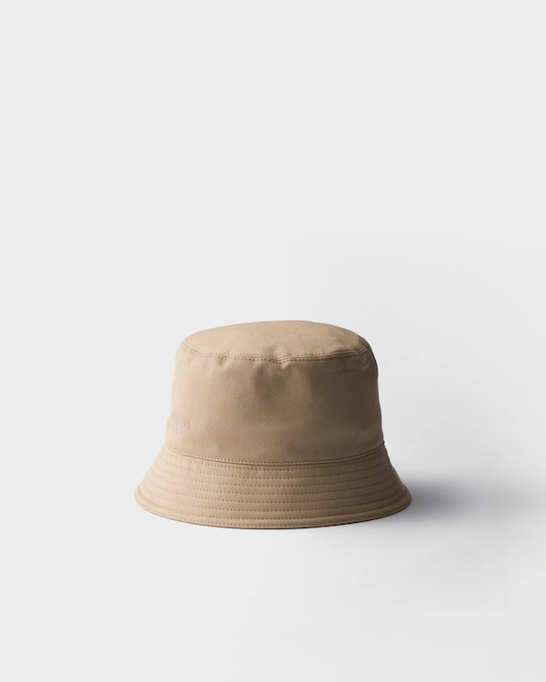 Chapeau melon à bords plats